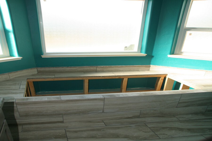 Master Bath Tub Clean